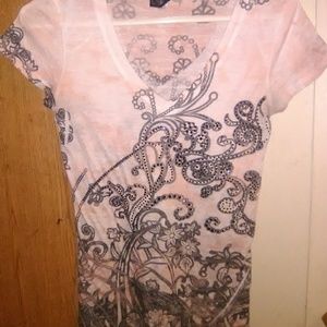 Daytrip shirt with gray design & black beads